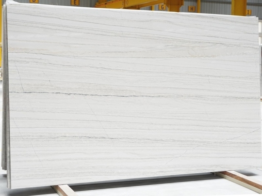 PARAPETY KWARCYTOWE WHITE MACAUBUS 3CM POLEROWANY